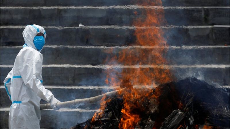 कोभिड नेपालमा  मृत्यु हुनेको सङ्ख्या ११ हजार नजिक, जोखिम कम उमेर समूहमा सर्दै